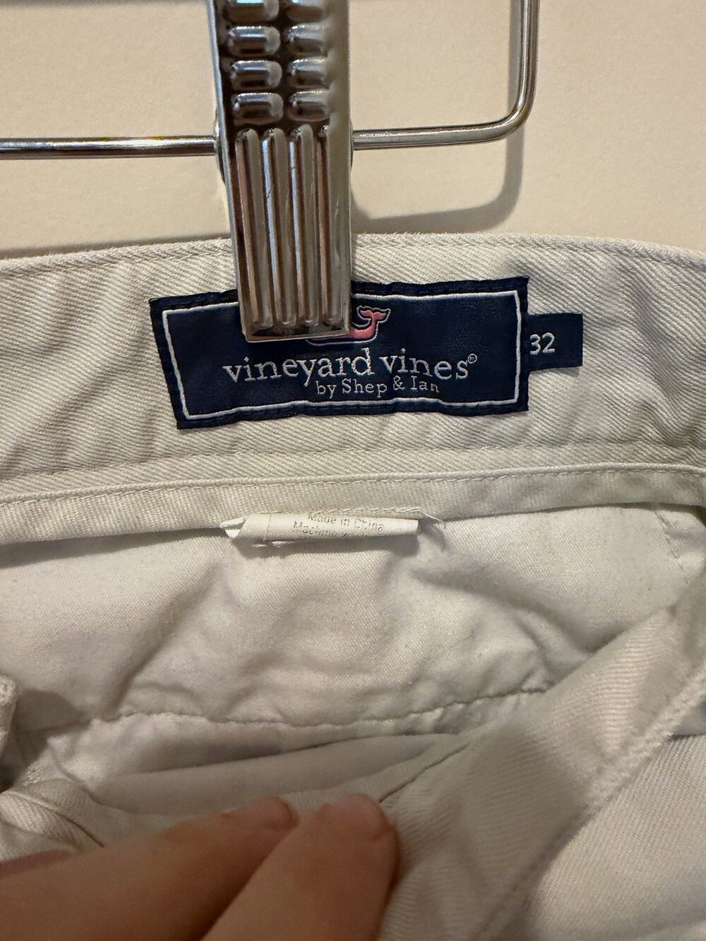 Vineyard Vines Men's Beige Cotton Chino Shorts Embroidered Whale Zip 32 8"